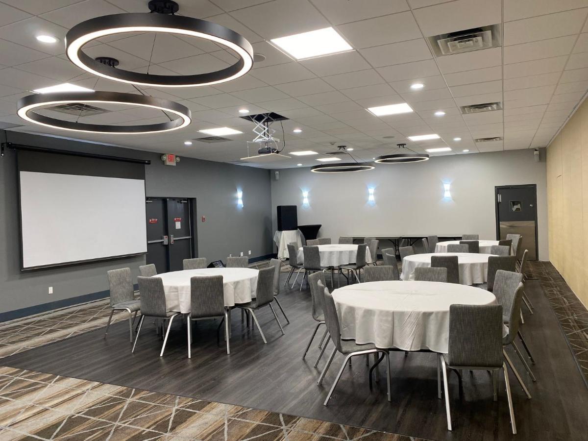 Holiday Inn Detroit Lakes By Ihg Экстерьер фото