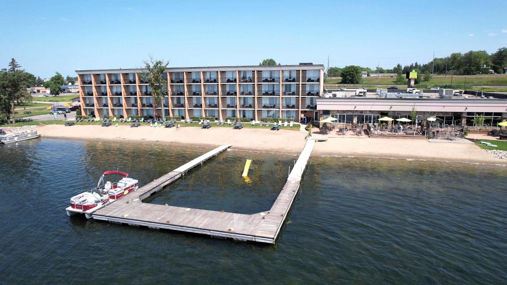 Holiday Inn Detroit Lakes By Ihg Экстерьер фото