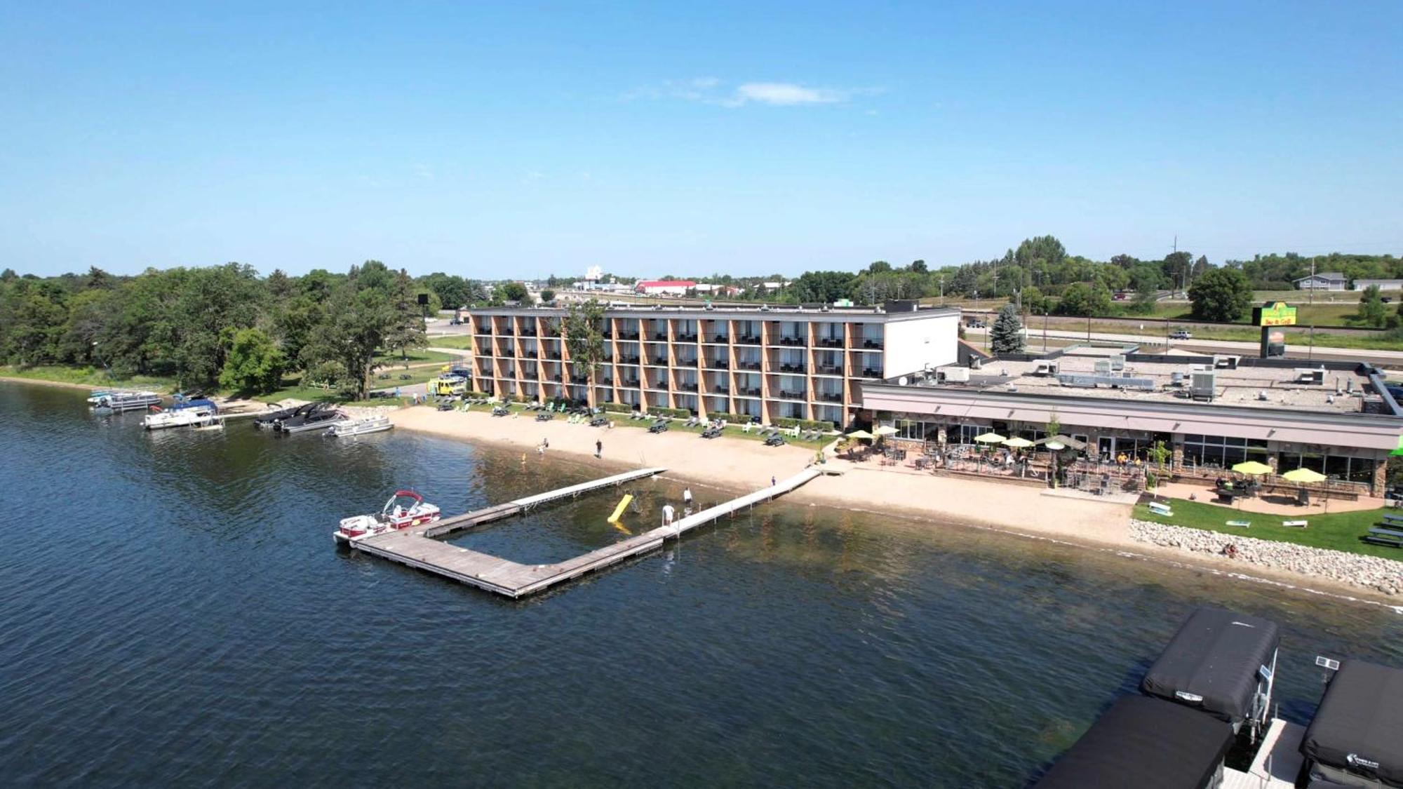 Holiday Inn Detroit Lakes By Ihg Экстерьер фото